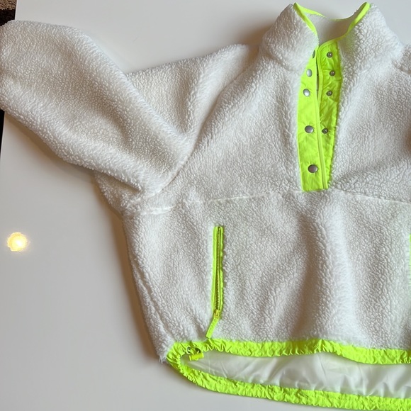 American Eagle white Fluffy Fleece Teddy Plush lined, hanorac style jacket - Picture 2 of 11